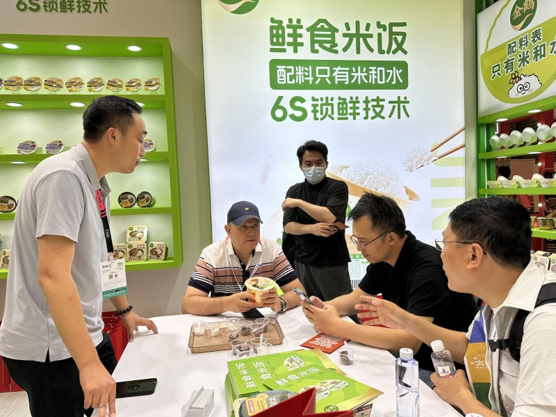 金鹤鲜食米饭携自热战略新品震撼亮相2025上海西雅展，开启千亿级鲜食赛道新征程_行业动态