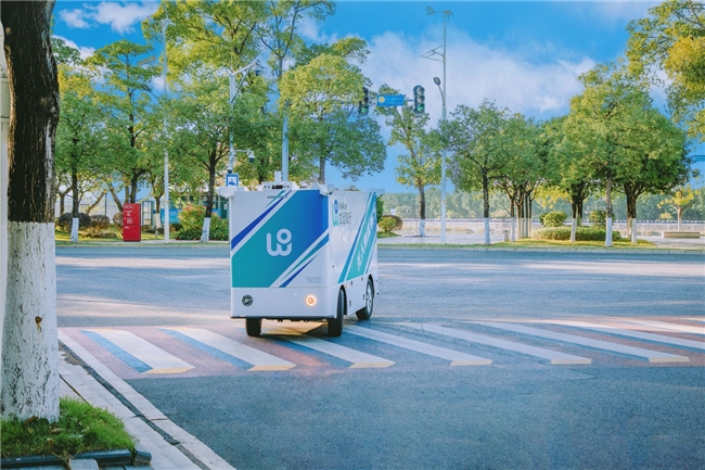 首辆无人物流车上路！文远知行RobovanW5凭实力拿下黄埔区唯一牌照_行业动态