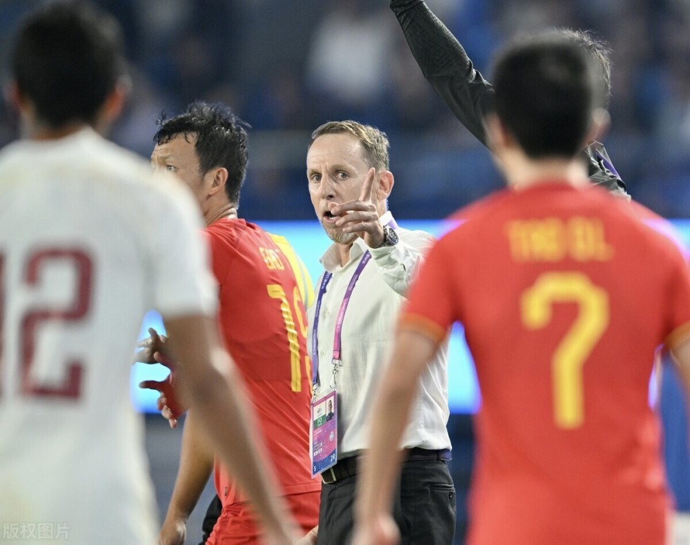 中国男足接连吃瘪，U19男足又被印尼逼平，球迷心累，顿感绝望